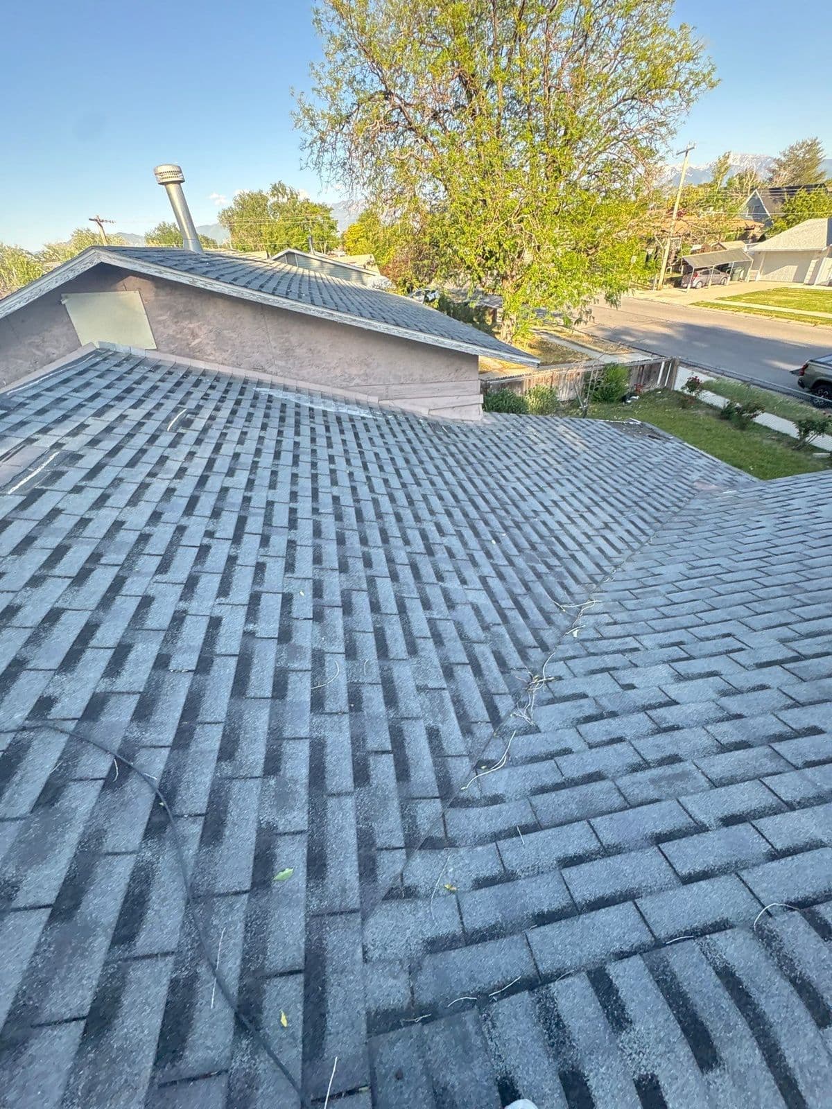 Old grey 3-tab roof